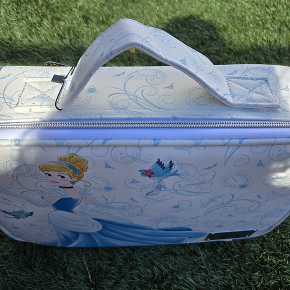 Impressions Vanity Cinderella Makeup Case - Picture 4 of 9